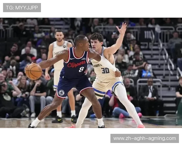 雄鹿对阵快船赛后回顾三分效率与内线争夺成比赛转折点